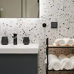 アパート Kotzebue - Kalamaja 2-room With Large Terrace - Urban Drama For Four タリン