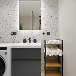 Kotzebue - Kalamaja 2-room With Large Terrace - Urban Drama For Four * タリン