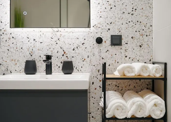 Апартаменти Kotzebue - Kalamaja 2-room With Large Terrace - Urban Drama For Four Таллінн